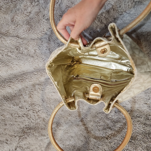 Michael Kors purse - Picture 4 of 4